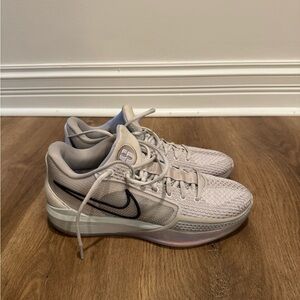 Women’s Size 10 Nike Sabrina 1 Ionic Basketball shoes.